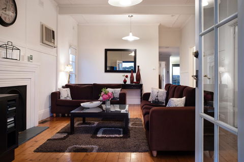 Churchills - Hotels Melbourne 7