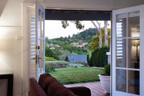 Churchills - Hotels Melbourne 0