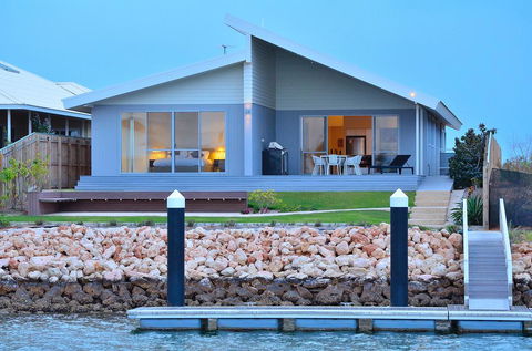 The Carnarvon Luxury Canal Home - Hotels Melbourne 0