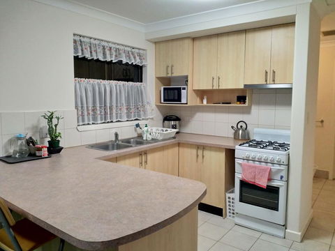 The Fawzi Holiday Home Perth - Hotels Melbourne 3
