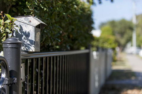 The Grey House - Hotels Melbourne 1