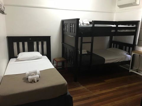 The Irish Village - Hotels Melbourne 1