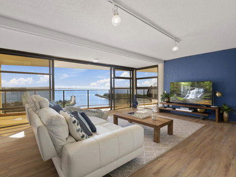 The Penthouse @ Point Cartwright - INSTANT HOTEL WINNER 2019 - Hotels Melbourne 1