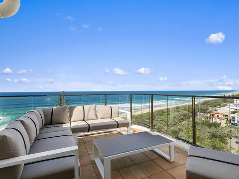 The Penthouse @ Point Cartwright - INSTANT HOTEL WINNER 2019 - Hotels Melbourne 3