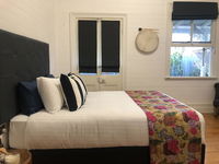 Book Tenterfield Accommodation Vacations Hotels Melbourne Hotels Melbourne