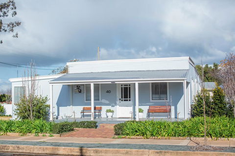 The Rested Guest 3 Bedroom Cottage West Wyalong - Hotels Melbourne 0