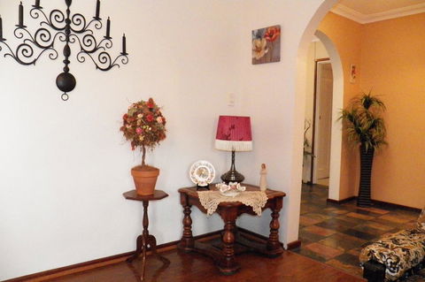 The Spanish Retreat And BnB - 24 Hrs - Hotels Melbourne 2