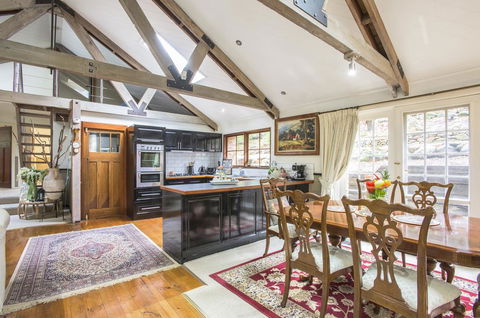 The Stone On The Hill - 3 Bedroom House - Hotels Melbourne 2