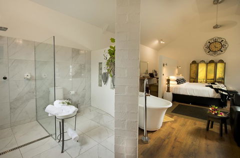 The Villa - Hotels Melbourne 3