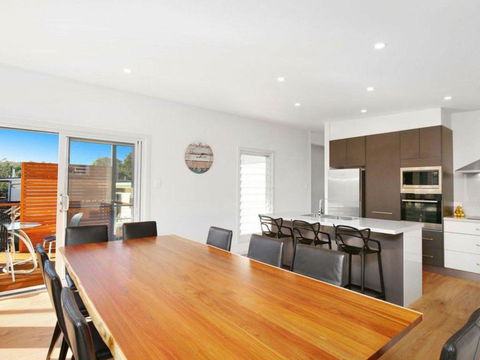 The Wharf House - Budgewoi - Hotels Melbourne 0