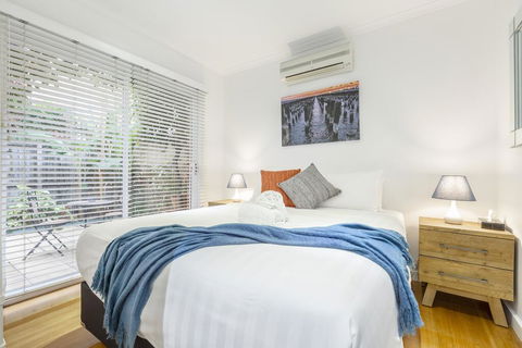 Tranquil Townhouse In Port Melbourne - Hotels Melbourne 3