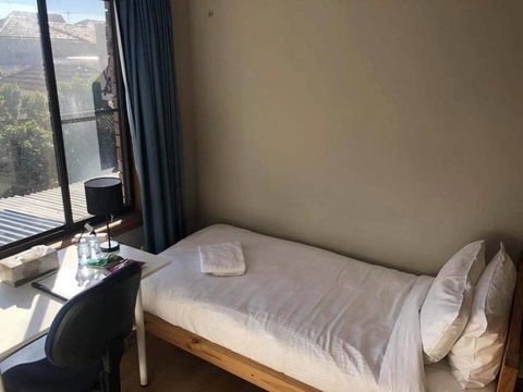 Traveler's Affordable Studio Unit (Beverly Hills) - Hotels Melbourne 1
