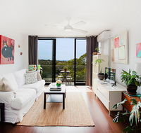 Treetop Retreat Five Minute Stroll To The Beach - Hotels Melbourne