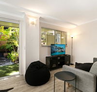 Tropical Townhouse With Two Courtyards and Pool - Hotels Melbourne