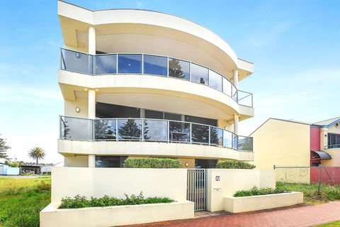 Ultimate Esplanade - 3 Storey Experience - WiFi - Hotels Melbourne 0