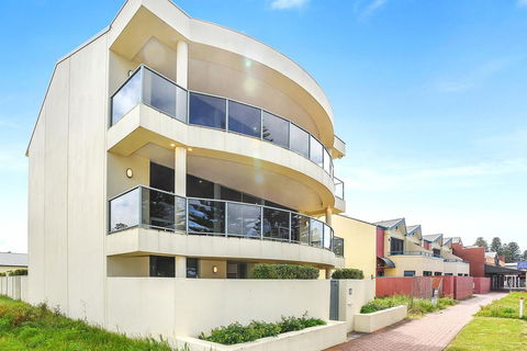 Ultimate Esplanade - 3 Storey Experience - WiFi - Hotels Melbourne 3