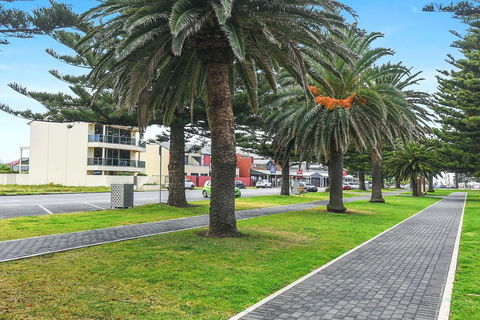 Ultimate Esplanade - 3 Storey Experience - WiFi - Hotels Melbourne 2