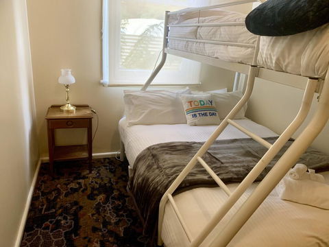 Victoria Albert Guest House Bar Cafe And Restaurant - Hotels Melbourne 3