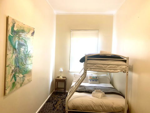 Victoria Albert Guest House Bar Cafe And Restaurant - Hotels Melbourne 1