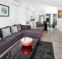 Views from Red Hill - Modern and Spacious Split-Level Executive 3BR Red Hill Apartment Close to CBD - Hotels Melbourne