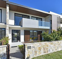 Villa Capri Waterside at Trinity Point - Hotels Melbourne