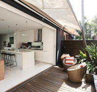 Walk to beach from this Stylish Bronte Oasis w AC wifi and free parking - Hotels Melbourne