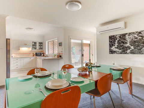 Walling-Clifton Gardens - Backing Onto Golf Course - Hotels Melbourne 3