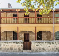 Warders Cottage Iconic Cottage in the Heart of Freo - Hotels Melbourne
