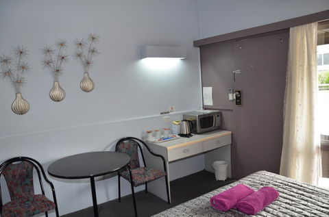 Warwick Motor Inn - Hotels Melbourne 3