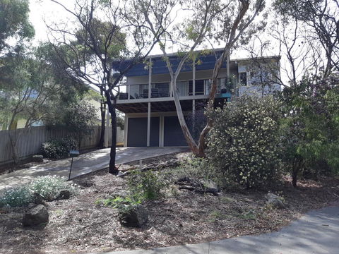 Elevated Holiday House Overlooks Tranquil Wetlands - Hotels Melbourne 13