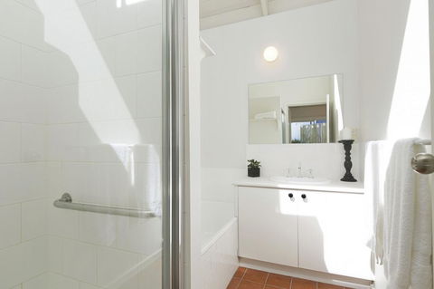 Mysa Anglesea Sleeps 7 WiFi SmartTV Cafes Shops - Hotels Melbourne 11