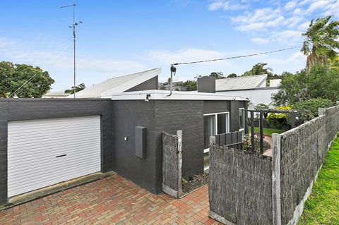 Mysa Anglesea Sleeps 7 WiFi SmartTV Cafes Shops - Hotels Melbourne 14