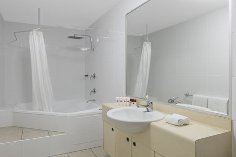 Ramada By Wyndham Marcoola Beach - Hotels Melbourne 10