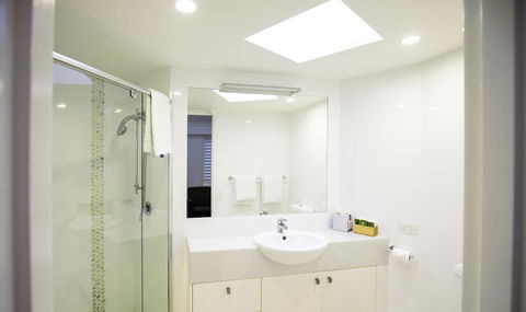 Ocean Breeze Resort - Hotels Melbourne 25
