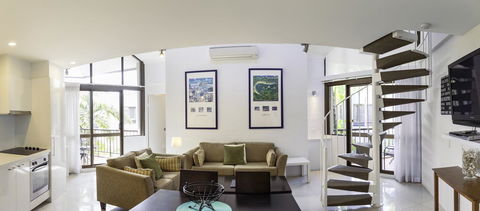 Ocean Breeze Resort - Hotels Melbourne 1