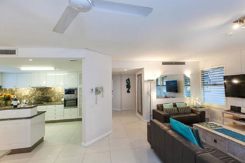 Emerald Noosa - Hotels Melbourne 8