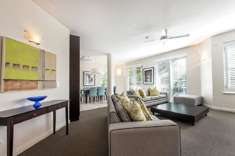 Emerald Noosa - Hotels Melbourne 7