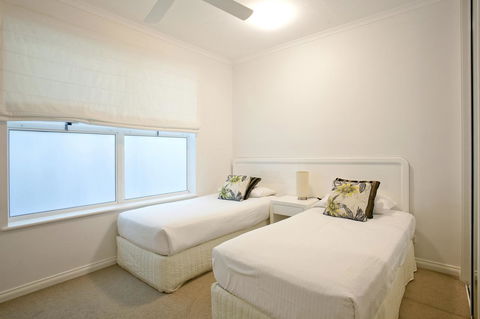 Emerald Noosa - Hotels Melbourne 31