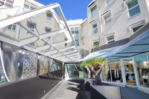 Emerald Noosa - Hotels Melbourne 2