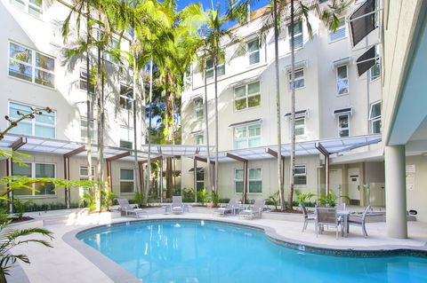 Emerald Noosa - Hotels Melbourne 1