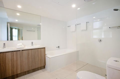 Emerald Noosa - Hotels Melbourne 28