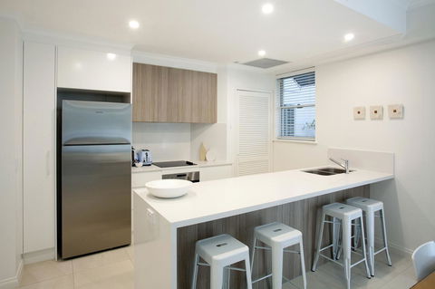 Emerald Noosa - Hotels Melbourne 26