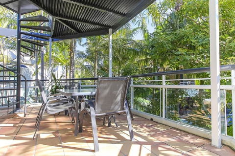 Emerald Noosa - Hotels Melbourne 6