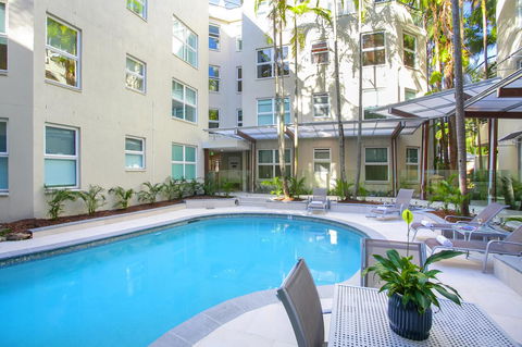 Emerald Noosa - Hotels Melbourne 3