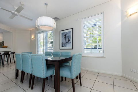 Emerald Noosa - Hotels Melbourne 17