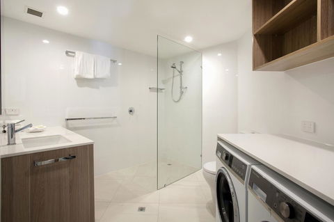 Emerald Noosa - Hotels Melbourne 22