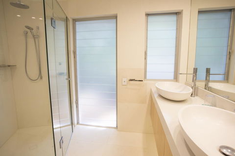 The Cove Noosa - Hotels Melbourne 39