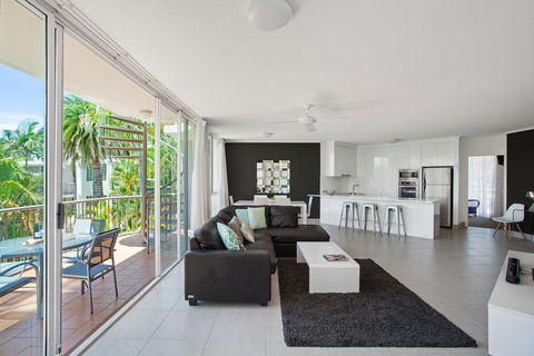 Noosa Tropicana - Hotels Melbourne 10