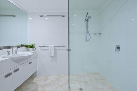 Noosa Tropicana - Hotels Melbourne 24