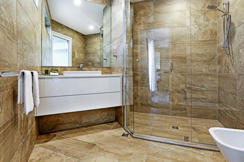 Noosa Tropicana - Hotels Melbourne 28
